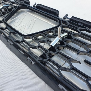 Безрамные держатели для регистраторов UNIVERSAL в гриле РЕГИСТРАЦИОННАЯ РАМКА + ВИНТЫ