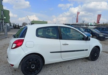 Renault Clio III Hatchback 5d 1.2 i 16V 75KM 2010 Renault Clio Renault Clio 1.1 Benzyna 75KM, zdjęcie 3