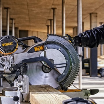 Торцовочная пила DeWalt DWS780 + стол DE7033
