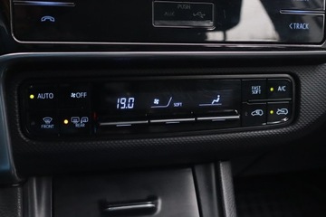 Toyota Auris II Hatchback 5d Facelifting 1.33 Dual VVT-i 99KM 2017 Toyota Auris 1.3 Dual VVT-i, Salon Polska, zdjęcie 14