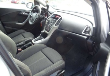 Opel Astra J Sports Tourer 2.0 CDTI ECOTEC 160KM 2011 Opel Astra 2.0diesel,automat,alu,zarejest 2.0 Diesel 160KM, zdjęcie 14