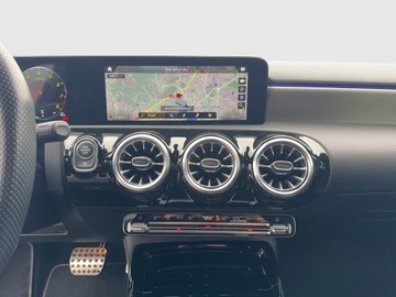 Mercedes Klasa A W177/V177 Sedan AMG 2.0 AMG 35 306KM 2022 Mercedes-Benz A 35 AMG A 35 4MATIC Limuzyna, zdjęcie 11