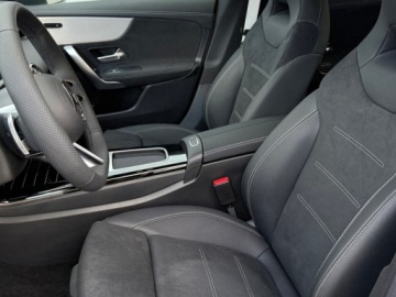 Mercedes CLA C118/X118 Shooting Brake Facelifting 1.3 200 163KM 2025 CLA 200 AMG Line Shooting Brake 1.3 (163KM) 2025, zdjęcie 4