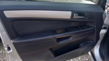 Opel Zafira B 1.8 ECOTEC 140KM 2008 Opel Zafira Opel Zafira B 2008 rok 1.8 benzyna 140 KM 7 osob 1.8 Benzyna, zdjęcie 17