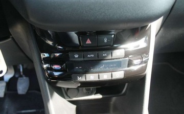 Peugeot 208 I Hatchback 3d 1.6 VTI 120KM 2014 Peugeot 208 1.6 Benzyna 120KM, zdjęcie 15