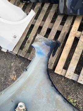 BLATNÍK PRAVÝ PŘEDNÍ MITSUBISHI COLT