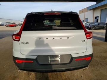 Volvo XC40 2021 Volvo XC 40 T5 R-Design 2021 2.0 Benzyna 248KM, zdjęcie 2