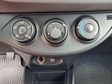 Toyota Yaris III Hatchback 5d Facelifting 1.4 D-4D 90KM 2015 Toyota Yaris Yaris 1.4 D-4D 90KM, salon Pl 1.4 Diesel 90KM, zdjęcie 18