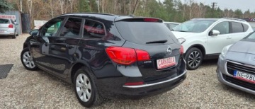 Opel Astra J Sports Tourer Facelifting 1.6 Twinport ECOTEC 115KM 2014 Opel Astra Salonowy 1.6 benzyna serwisowany. 1.6 Benzyna 115KM, zdjęcie 1