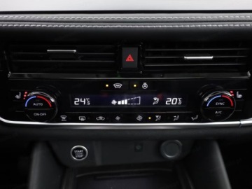 Nissan Qashqai III Crossover Facelifting 1.3 DIG-T MHEV 158KM 2025 Od ręki - N-Connecta 1.3 DIG-T mHEV 6MT 2WD 158KM, zdjęcie 9