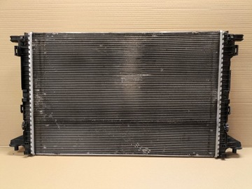 AUDI A4 A5 8W CHLADIČ VODY 8W0121251AK