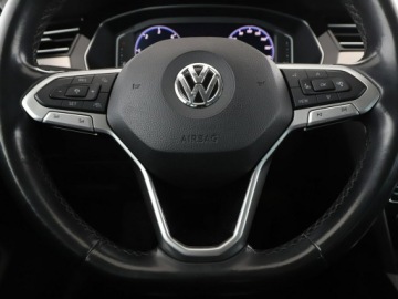 Volkswagen Passat B8 Variant Facelifting 2.0 TDI SCR 150KM 2020 Volkswagen Passat automat virtual cocpit full LED, zdjęcie 20