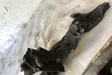 UCHYCENÍ DRŽÁKY KOMPRESORU KLIMATIZACE AUDI A4 (8W2, B9) 04L903143DE 2.0L