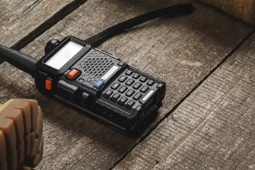 Baofeng UV-5R ЖЕСТКИЙ РАДИОТЕЛЕФОН РАЦИЯ УКВ УВЧ СКАНЕР