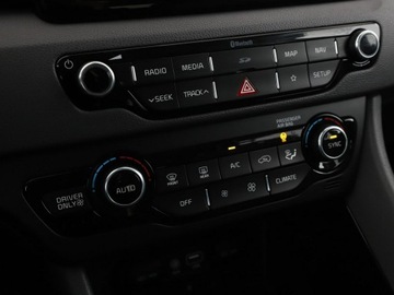 Kia Niro I Crossover 1.6 GDi Hybrid 141KM 2017 Kia Niro HEV półskóra navi kamera ks.serwisowa, zdjęcie 26