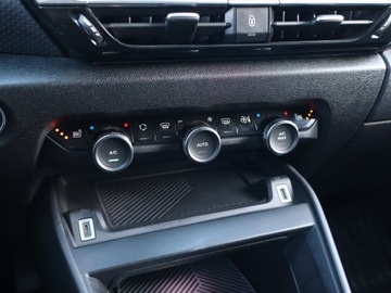 Citroen C4 III SUV 1.2 PureTech 130KM 2022 Citroen C4 1.2 PureTech, Salon Polska, zdjęcie 18