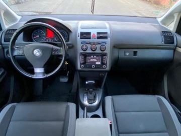 Volkswagen Touran I 1.4 TSI 140KM 2009 Volkswagen Touran 1.4b Automat DSG Grzane Fotele Tempomat Hak 1.4 Benzyna, zdjęcie 23