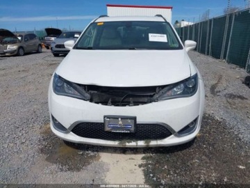 Chrysler Pacifica II 2017 Chrysler Pacifica Touring-L 2017 3.6l 3.6 Benzyna 287KM, zdjęcie 6