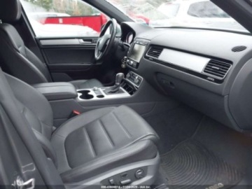 Volkswagen Touareg II 2017 Volkswagen Touareg 2017 VOLKSWAGEN TOUAREG V6 WOLFSBURG EDITION 3.6 Benzyna, zdjęcie 12