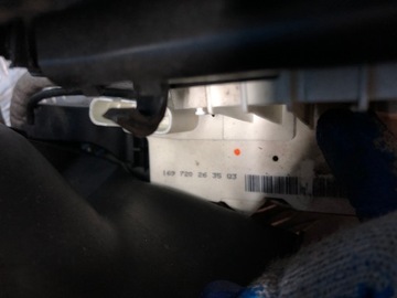 MERCEDES ML W164 ZÁMEK DVEŘE PRAVÝ PŘEDNÍ 1697202635