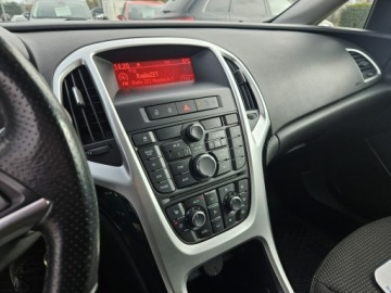 Opel Astra J Sports Tourer 1.4 Turbo ECOTEC 140KM 2012 Opel Astra 1,4 benzyna 140KM zarejestrowany, zdjęcie 11
