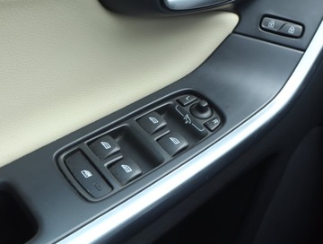 Volvo XC60 I SUV Facelifting 2.4 D4 190KM 2017 Volvo XC60 D4, Salon Polska, 187 KM, 4X4, zdjęcie 11