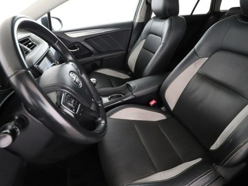 Toyota Avensis III Wagon Facelifting 2015 2.0 D-4D 143KM 2015 Toyota Avensis Executive skóra panorama navi, zdjęcie 12