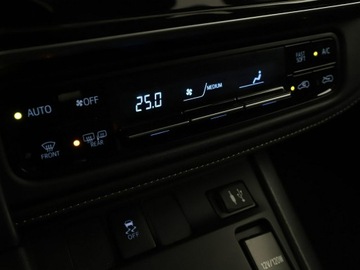 Toyota Auris II Hatchback 5d Facelifting 1.8 Hybrid 136KM 2016 Toyota Auris HEV panorama klima auto navi kamera, zdjęcie 26