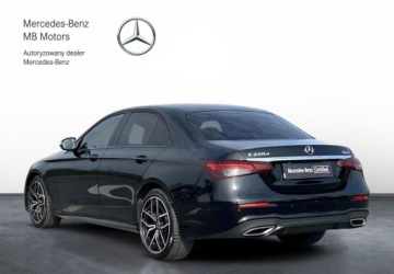 Mercedes Klasa E W214 Sedan 2.0 220d 197KM 2023 Mercedes-Benz Klasa E 4Matic AMG Line SalonPL Distonic CarPlay Android Aut, zdjęcie 2
