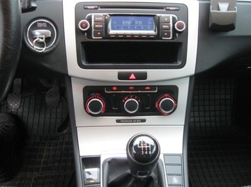 Volkswagen Passat B7 Variant 1.6 TDI CR DPF BlueMotion 105KM 2014 VW PASSAT Variant 1,6 TDI 105 KM BlueMotion , cena brutto FV VAT, zdjęcie 11