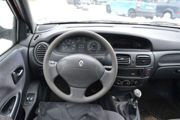 Renault Megane I Hatchback 1.6 i 16V 107KM 2002 Renault Megane BEMOWO 2002 rok produkcji, 1.6 Benzyna KOMIS TYSIAK, zdjęcie 7