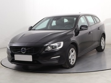 Volvo V60 I Kombi Facelifting 2.0 D4 DRIVE-E 190KM 2017 Volvo V60 D4 2.0, Salon Polska, Serwis ASO, zdjęcie 1