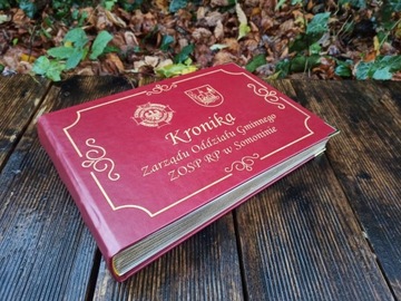 Свободно персонализированная книга B4, 500 страниц, кожа.