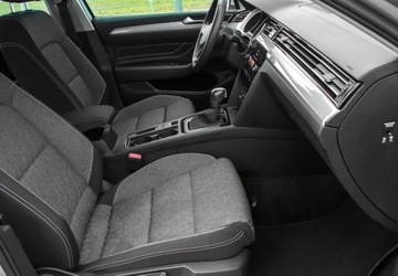 Volkswagen Passat B8 Variant Facelifting 2.0 TDI SCR 200KM 2023 Volkswagen Passat Variant 2.0 TDI 200KM DSG Business Fotele Podgrzewane Te, zdjęcie 12