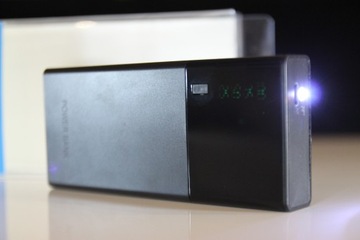 Мощный черный аккумулятор Powerbank 50000 мАч, 3xUSB, ЖК-фонарик