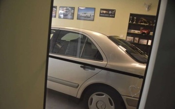 Mercedes Klasa E W210 Sedan 2.3 150KM 1996 Mercedes-Benz Klasa E Mercedes-Benz Klasa E 230 Classic 2.3 Benzyna 150KM, zdjęcie 34