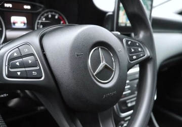 Mercedes GLA I Off-roader 1.6 180 122KM 2017 Mercedes-Benz GLA LIFT 180 Benzyna 122HP Automat Kamera II.wlasciciel GWAR, zdjęcie 14