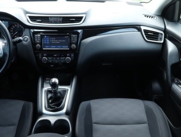 Nissan Qashqai II Crossover 1.2 DIG-T 115KM 2015 Nissan Qashqai 1.2 DIG-T, Salon Polska, Navi, zdjęcie 7