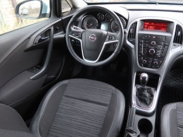 Opel Astra J Sedan 1.6 Twinport ECOTEC 115KM 2017 Opel Astra 1.6 16V, Salon Polska, Serwis ASO, zdjęcie 6