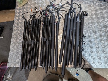 NISSAN X-TRAIL T-32 VZPĚRA/TLAKOVAČ POHON KRYT KUFRU 905614CL0A 90561-4CL0A