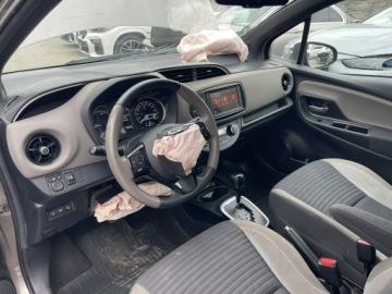 Toyota Yaris III Hatchback 5d Facelifting 2017 1.5 Hybrid 100KM 2020 Toyota Yaris Automat Hybryda Klimatronik Kamera, zdjęcie 6