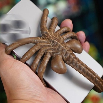 Регулируемый держатель телефона Horrible Facehugger для стола и украшения
