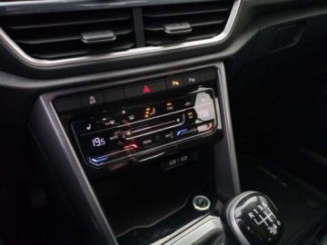 Volkswagen T-Roc I SUV Facelifting 1.5 TSI ACT 150KM 2022 Volkswagen T-Roc 1.5 Benzyna 150KM, zdjęcie 20