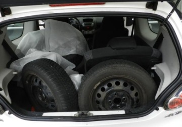 Toyota Aygo I Hatchback 3d 1.0 VVT-i 68KM 2010 Toyota Aygo mala tania niezawodna BEZ RDZY klima Benzyna 68KM, zdjęcie 17