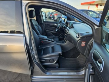 Mercedes Klasa B W246 Sports Tourer Facelifting 1.6 200 156KM 2018 Mercedes B 200 1,6 Benzyna 156KM automat, zdjęcie 8