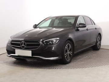 Mercedes Klasa E W213 Limuzyna Facelifting 2.0 E220d 194KM 2022 Mercedes E E 220 d, Salon Polska, 1. Właściciel, zdjęcie 1