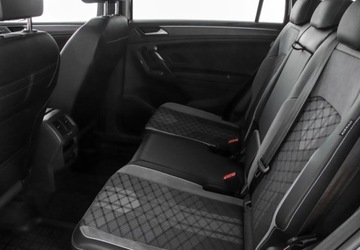 Volkswagen Tiguan II SUV Facelifting 2.0 TDI 200KM 2022 Volkswagen Tiguan 2.0 TDI 200KM R-Line 4Motion DSG Kamery 360 stopni Harma, zdjęcie 10