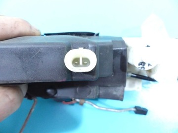 ZÁMEK PŘEDNÍ PRAVÝ 8PIN LANCIA THESIS EVROPA