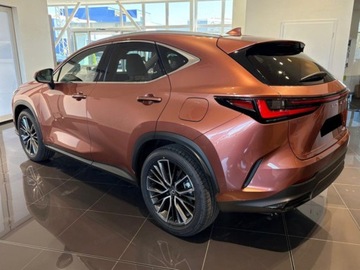 Lexus NX II SUV Facelifting 2.5 350h 200KM 2025 Od ręki - 350h Omotenashi 2.5 Hybrid AWD 200KM | Podgrzewane fotele!, zdjęcie 3