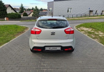 Kia Rio III Hatchback 3d 1.2 DOHC CVVT 85KM 2013 Kia Rio 1.2 86KM Klima KeyLess Czujniki Parkowania Grzane FoteleKierownica, zdjęcie 4